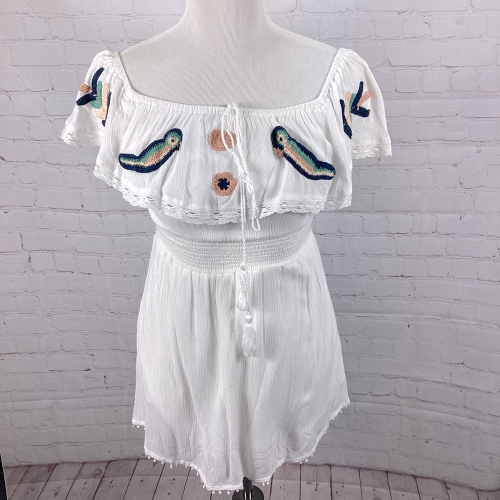NWT Chelsea & Violet Gauzy Top with Embroidered Birds Short Sleeve Women’s Small